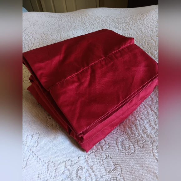 Charter Club 100% Cotton Damask Red 2 Pc Flat Sheet & Pillowcase - Picture 1 of 2